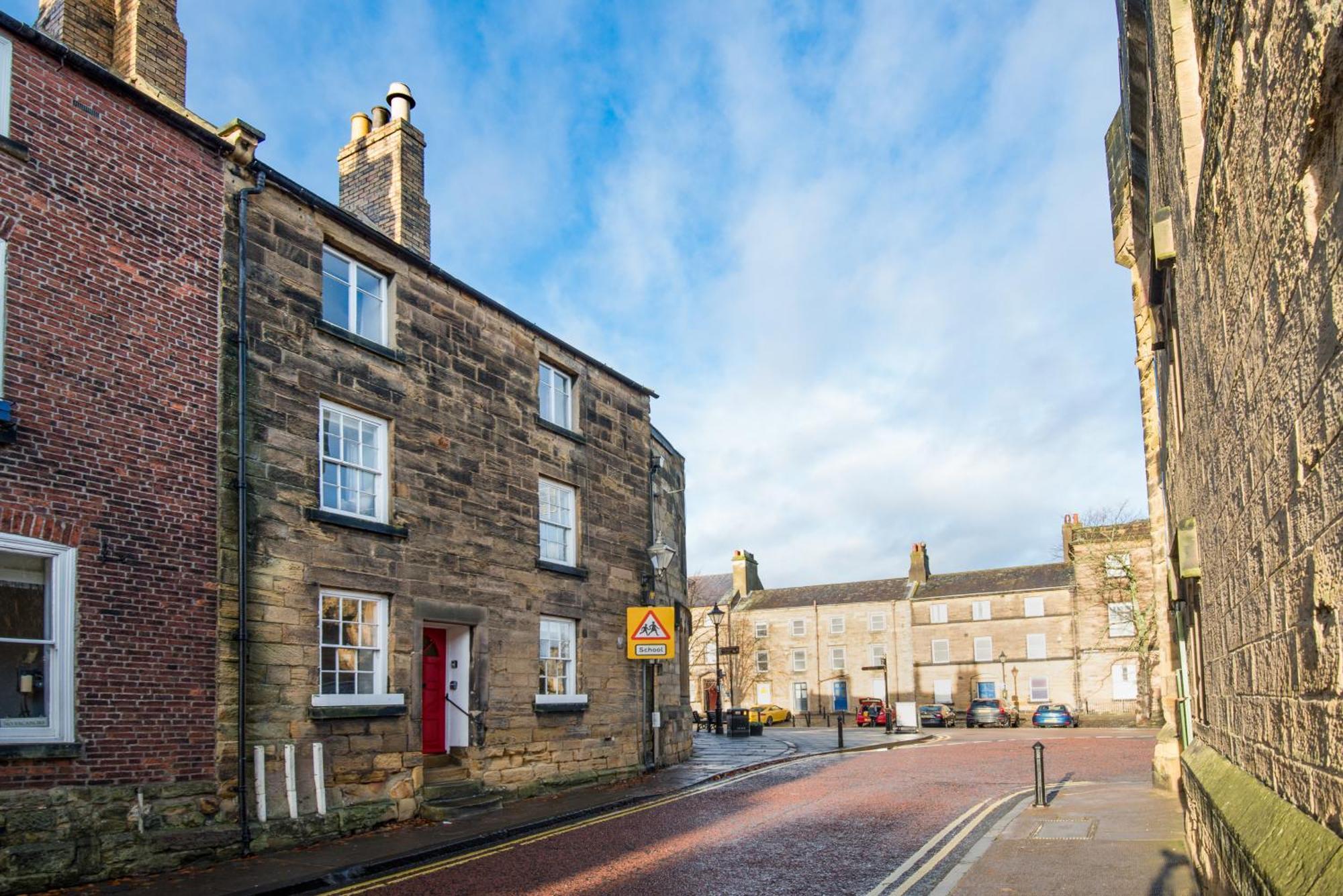 Castle Retreat - Luxury Apartment Opposite Alnwick Castle Екстериор снимка